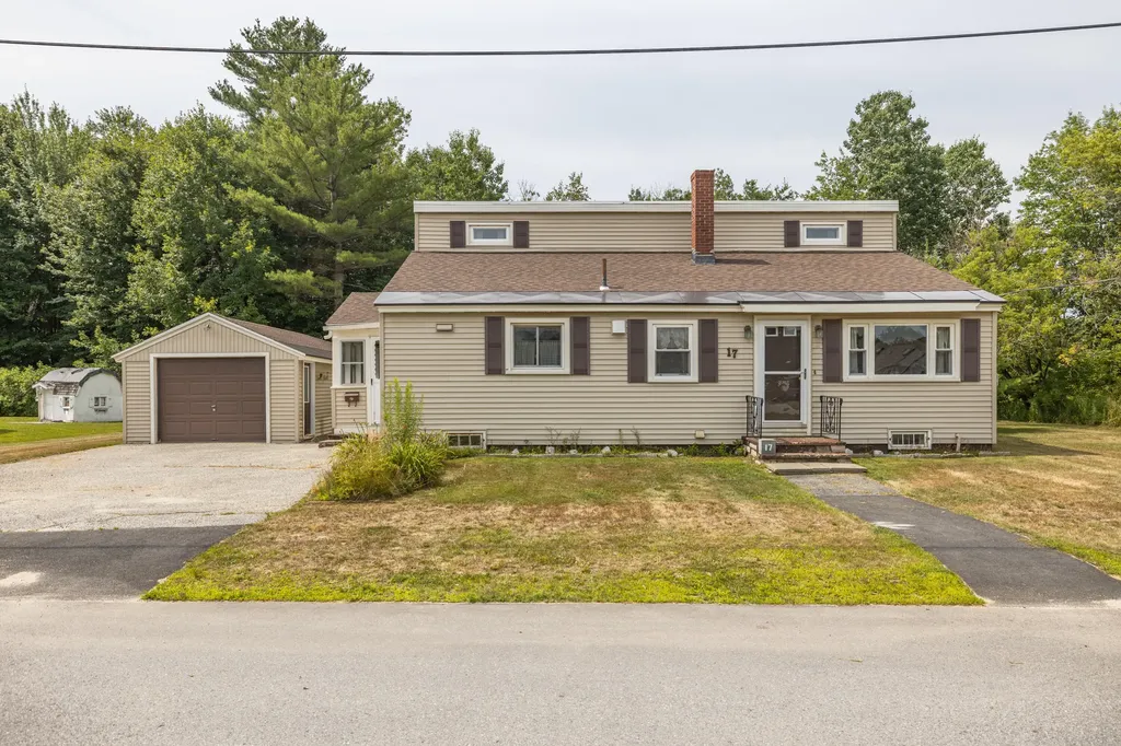 17 Bushey Circle Lewiston ME 04240