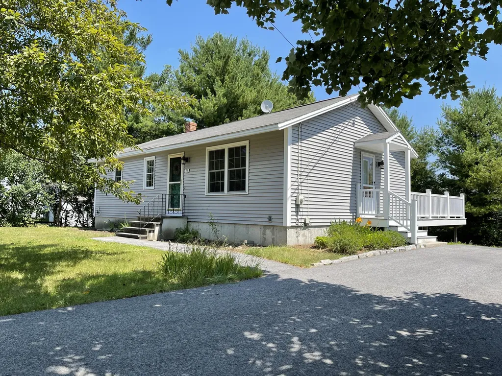 11 Primrose Lane Gorham ME 04038