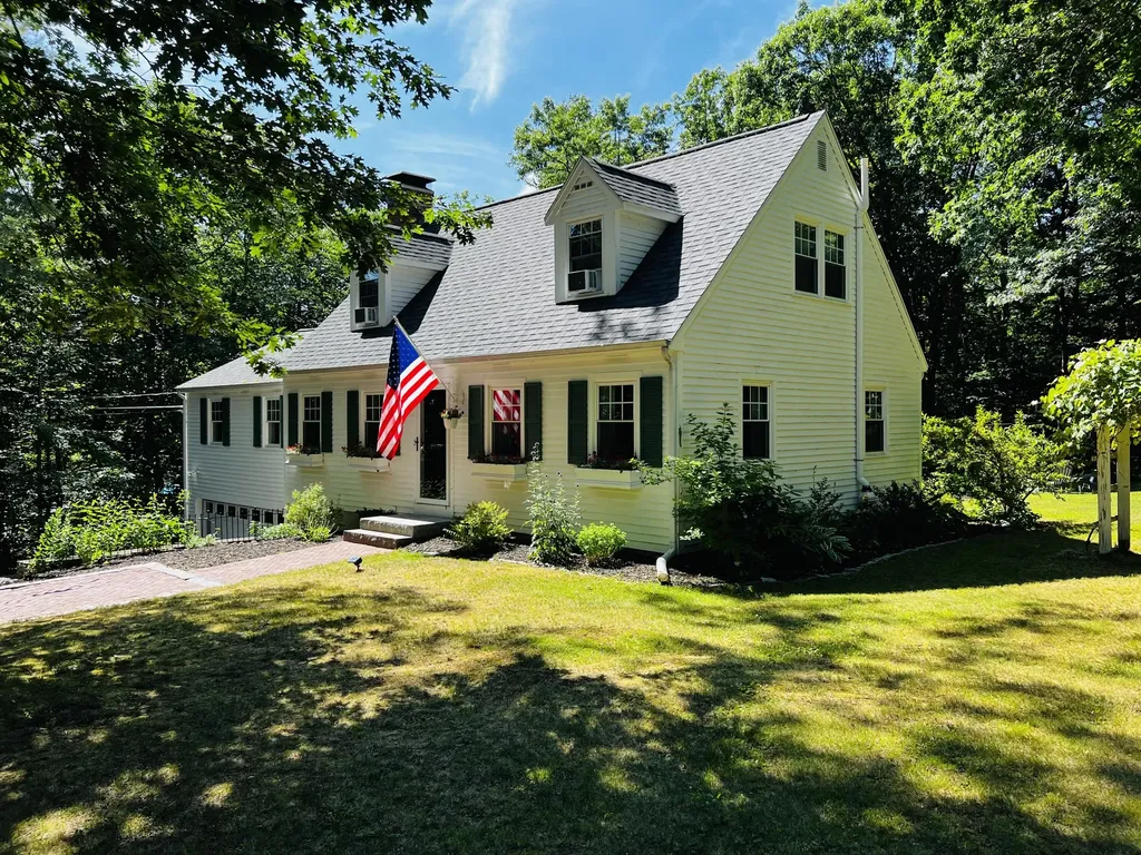 27 Javica Lane Sanford ME 04073
