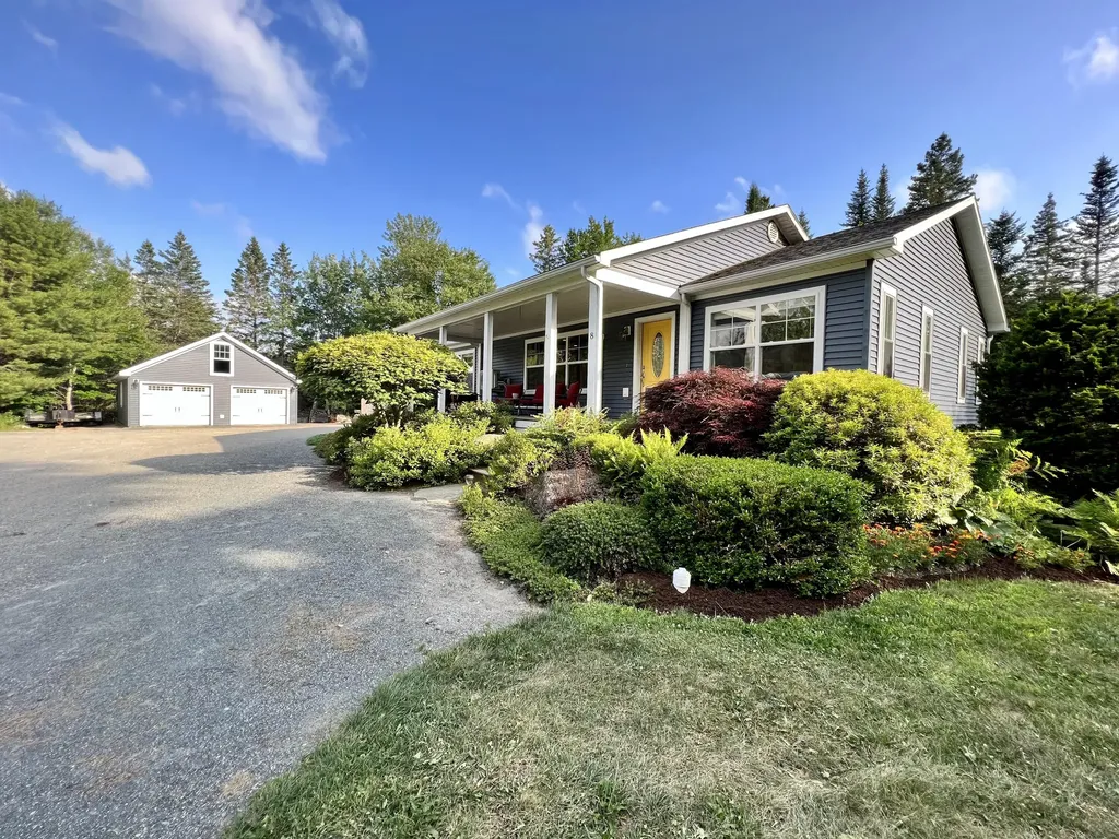 8 Daisy Lane Franklin ME 04634