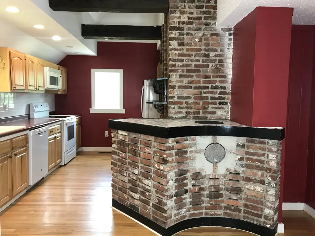 39 Greenville Street Hallowell ME 04347