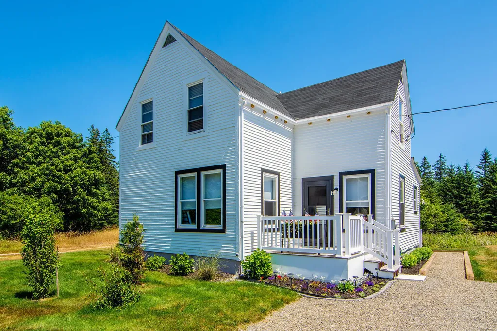 7 Cemetery Road Stonington ME 04681
