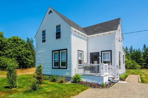 7 Cemetery Road Stonington ME 04681