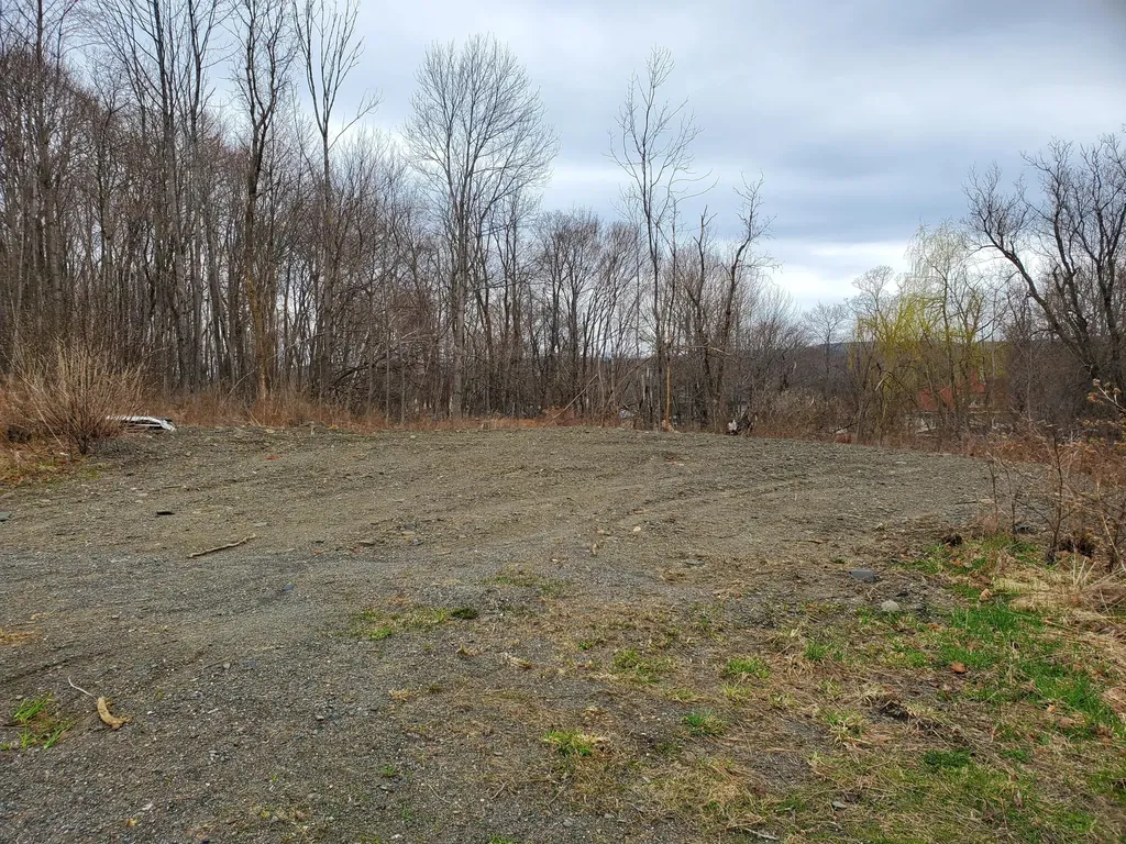 15 Bryant Road Dexter ME 04930