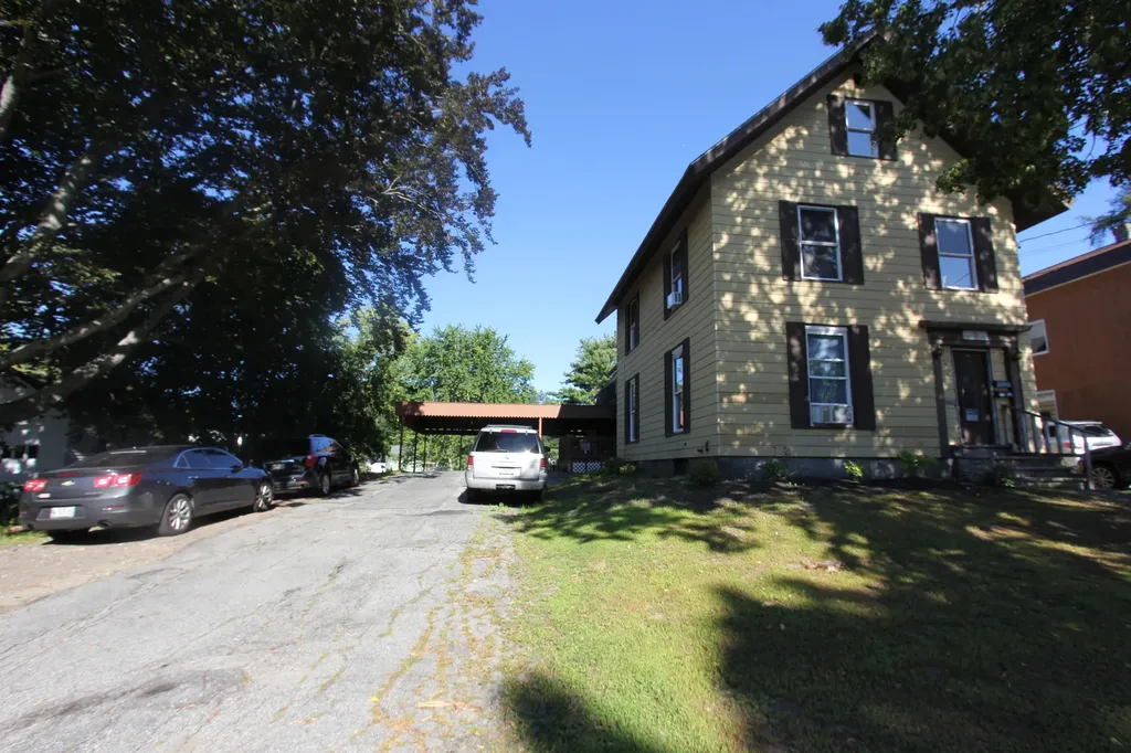 368 College Street Lewiston ME 04240