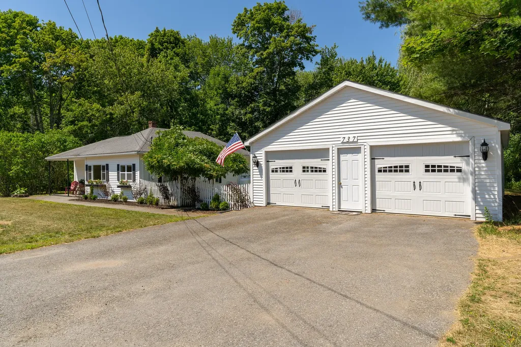 737 Commercial Street Rockport ME 04856