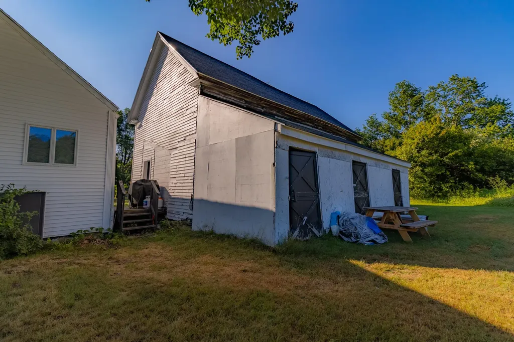 918 Empire Road Poland ME 04274