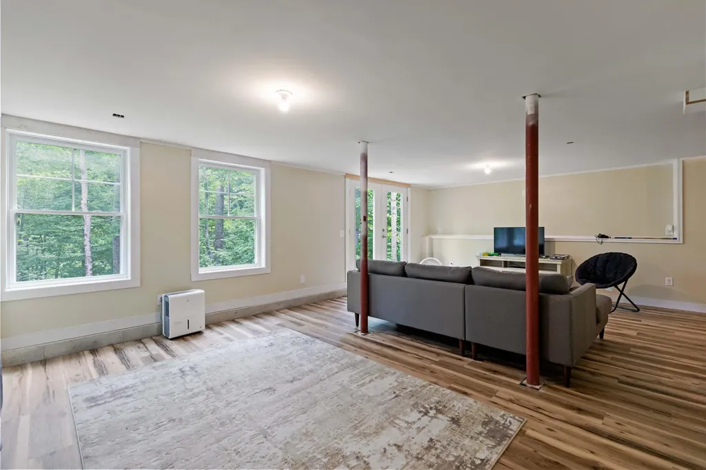 19 Cottage Court Gorham ME 04038