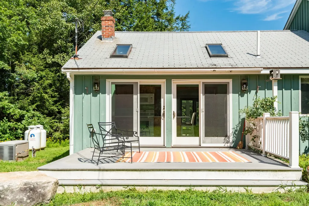 35 Turtle Cove Road West Gardiner ME 04345