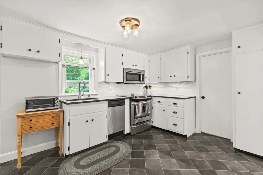 199 Gray Road Falmouth ME 04105