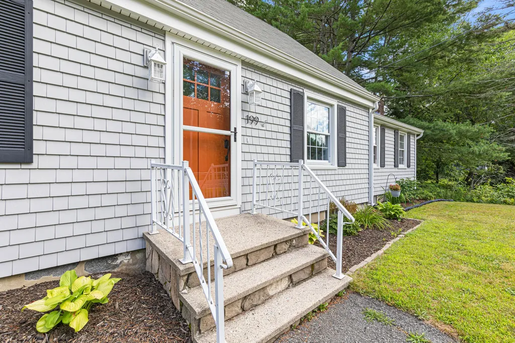 199 Gray Road Falmouth ME 04105