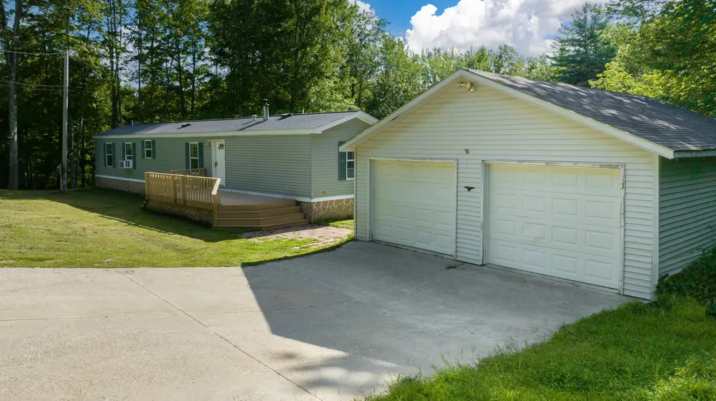 330 Garfield Road Minot ME 04258