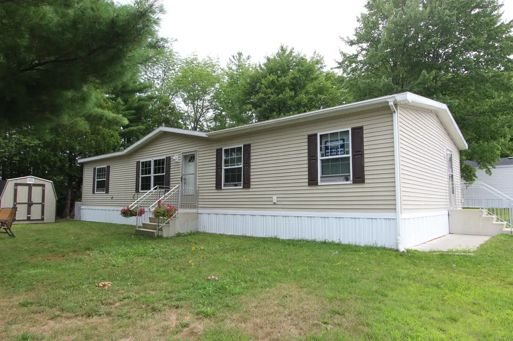 2 Ledgemere Lane Lewiston ME 04240