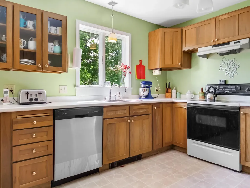 127 Mutton Lane Clinton ME 04927