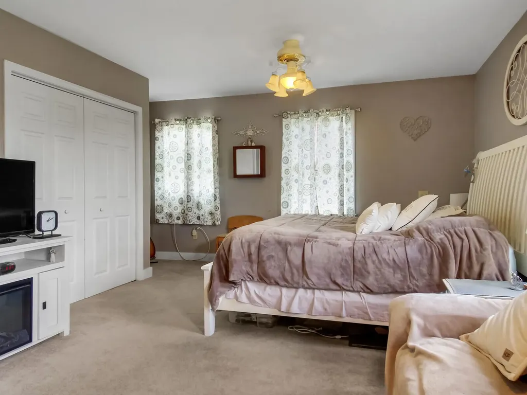 127 Mutton Lane Clinton ME 04927