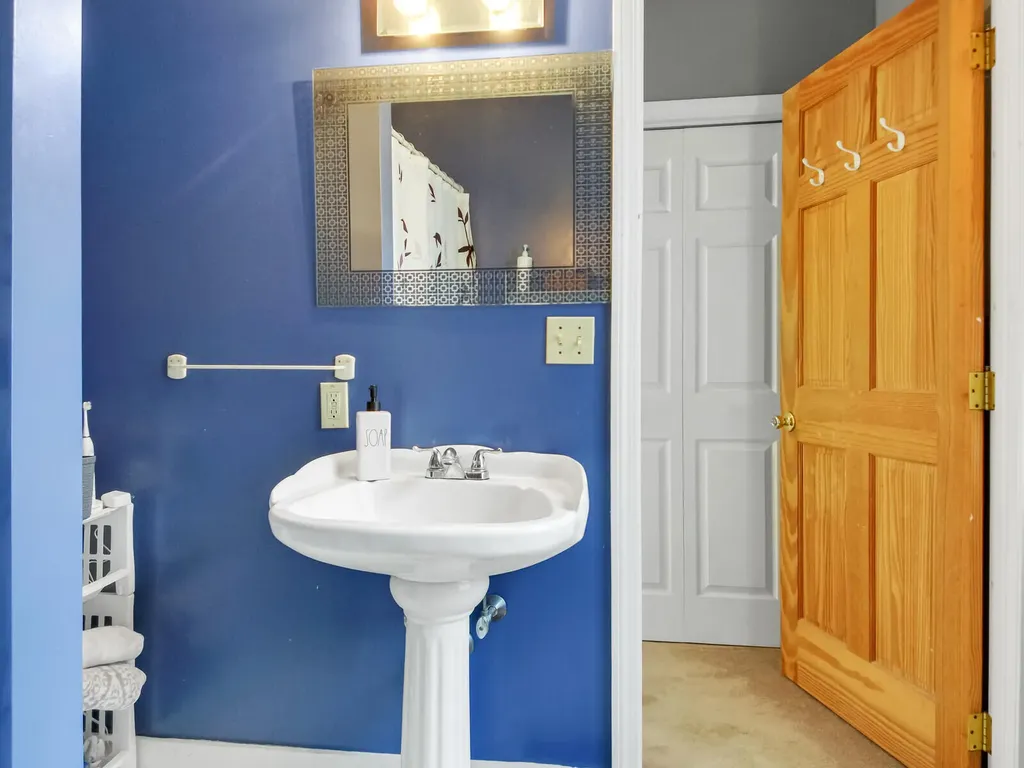 127 Mutton Lane Clinton ME 04927