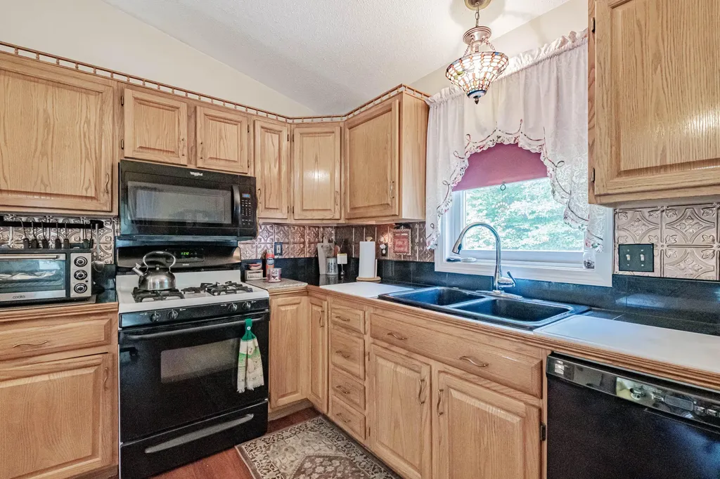 8 Pilgrim Drive Hiram ME 04041