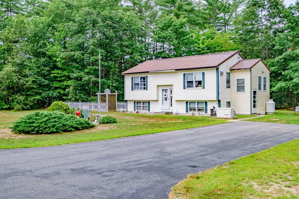 8 Pilgrim Drive Hiram ME 04041