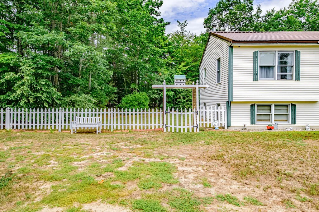 8 Pilgrim Drive Hiram ME 04041