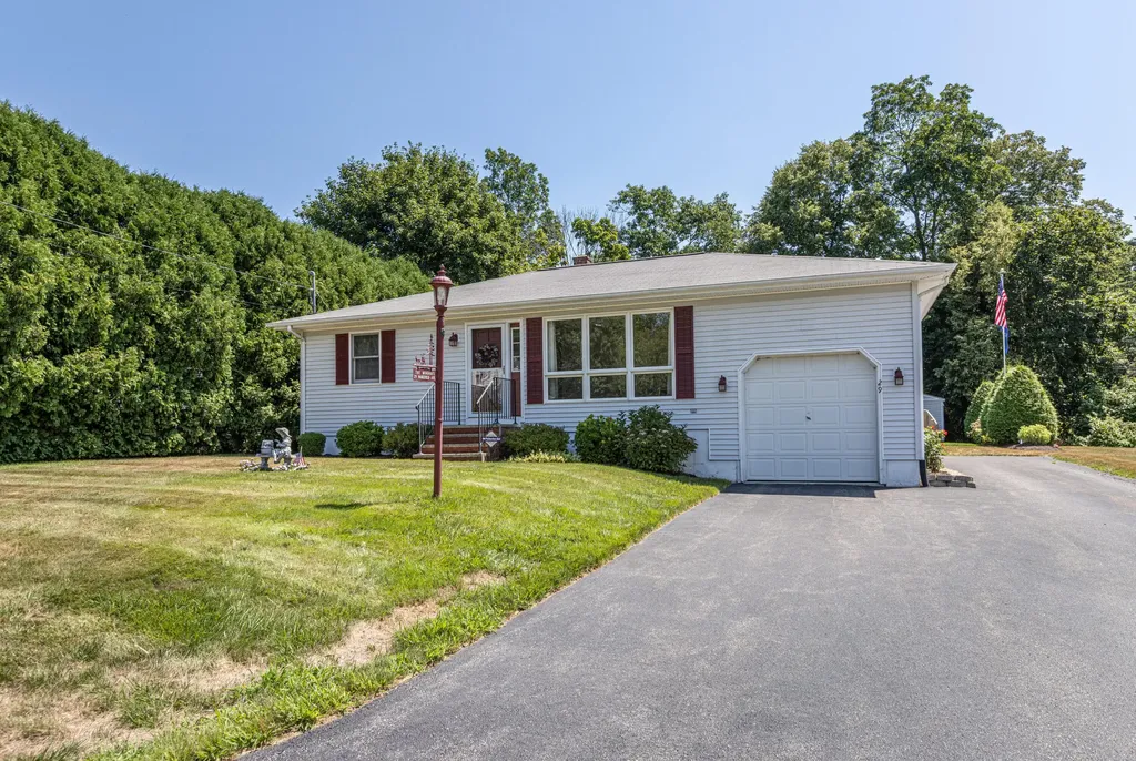 29 Wakefield Avenue Saco ME 04072