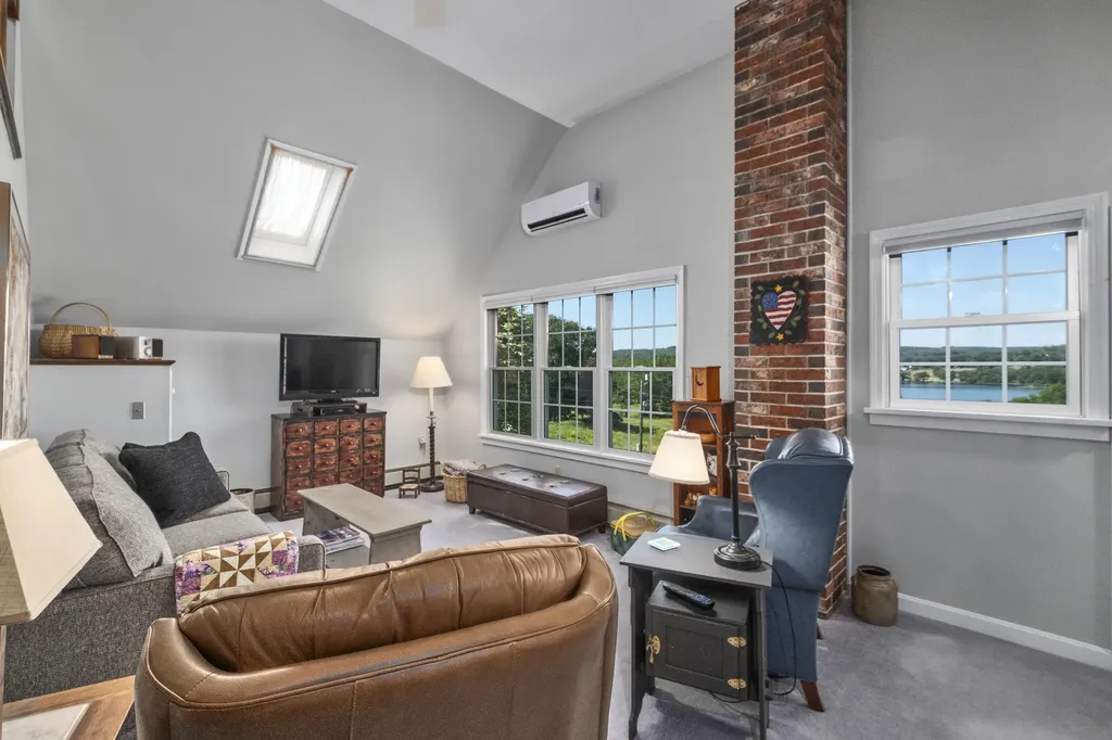 21 Thurston Lane Union ME 04862