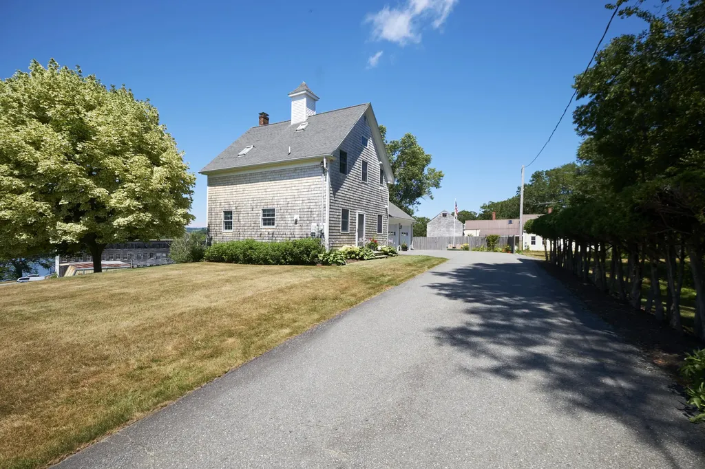 21 Thurston Lane Union ME 04862
