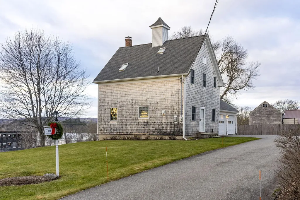 21 Thurston Lane Union ME 04862