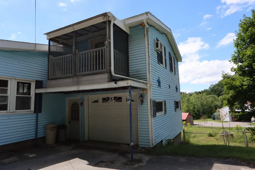 5 Woodlawn Street Lewiston ME 04240