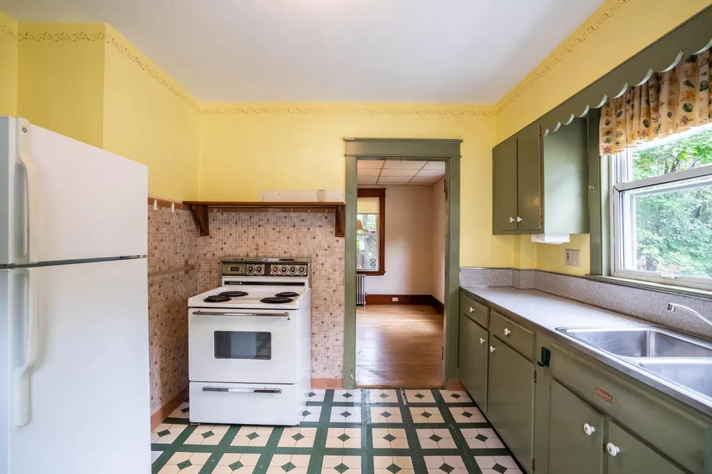 22 Caleb Street Portland ME 04102
