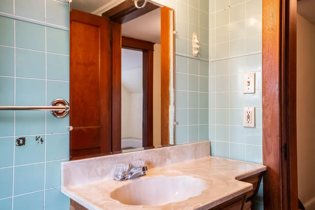 22 Caleb Street Portland ME 04102