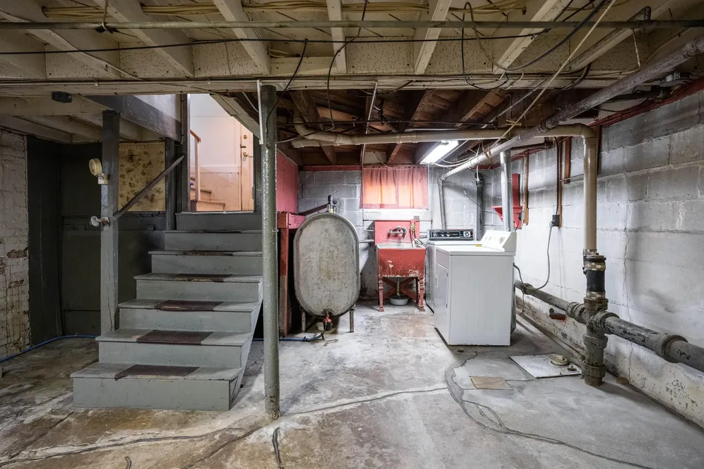 22 Caleb Street Portland ME 04102