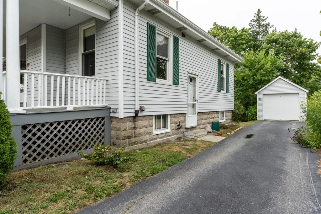 22 Caleb Street Portland ME 04102