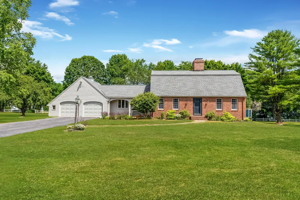 18 Longmeadow Road Cumberland ME 04110