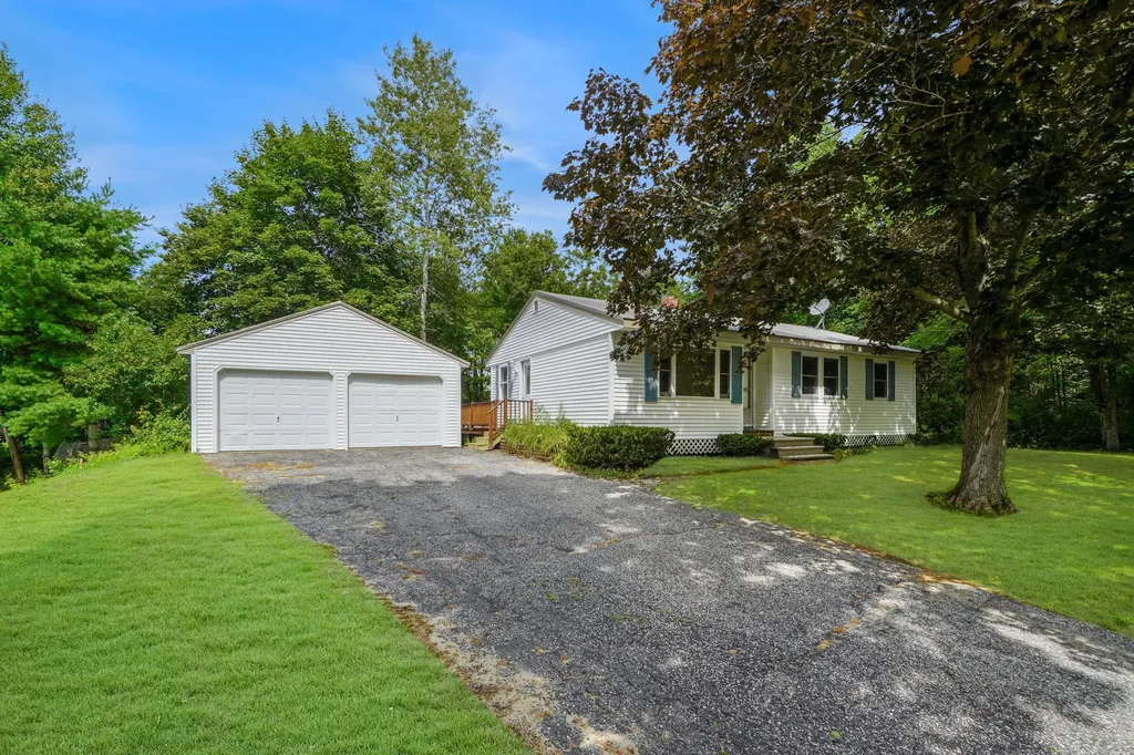 14 Belleview Avenue Lewiston ME 04240