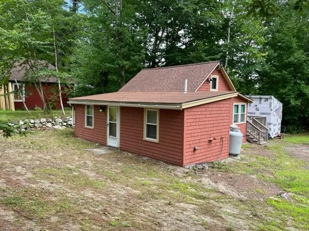 107 Meadow Road Raymond ME 04071