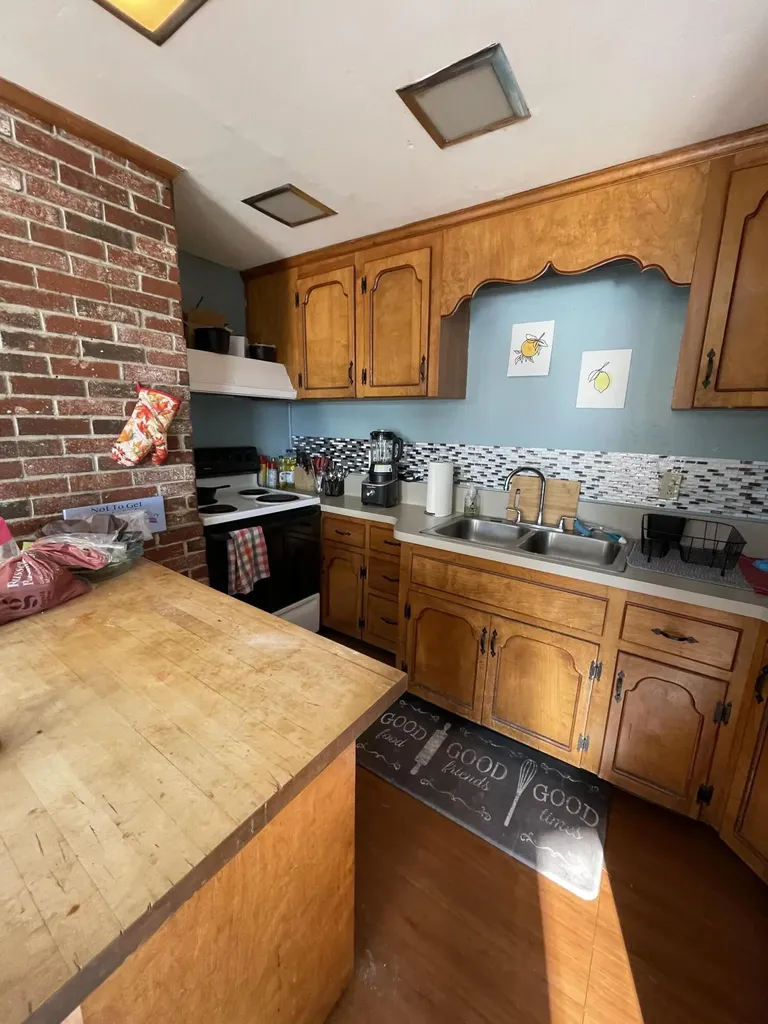 31 Davenport Street Milford ME 04461