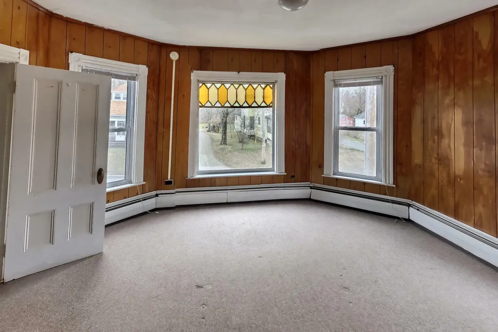 31 Davenport Street Milford ME 04461
