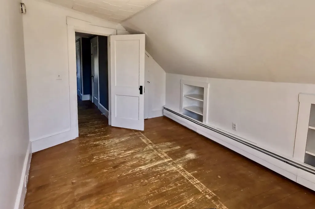 31 Davenport Street Milford ME 04461