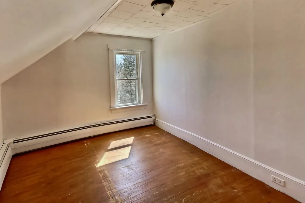 31 Davenport Street Milford ME 04461