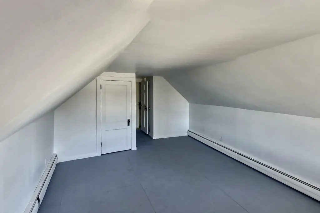 31 Davenport Street Milford ME 04461