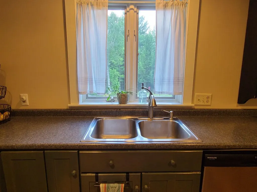 81 Raspberry Lane Bridgton ME 04009