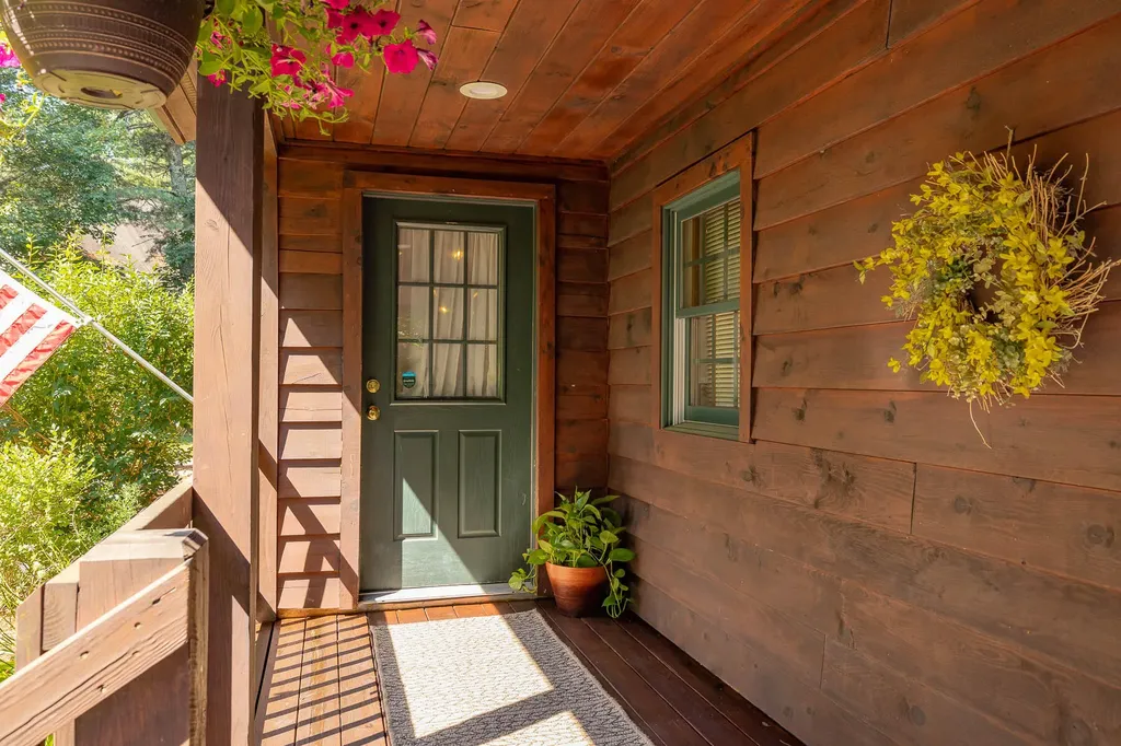 40 Pine Mountain Road York ME 03902