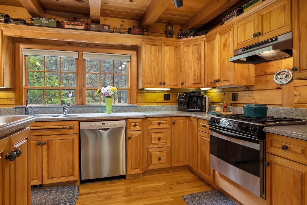 40 Pine Mountain Road York ME 03902