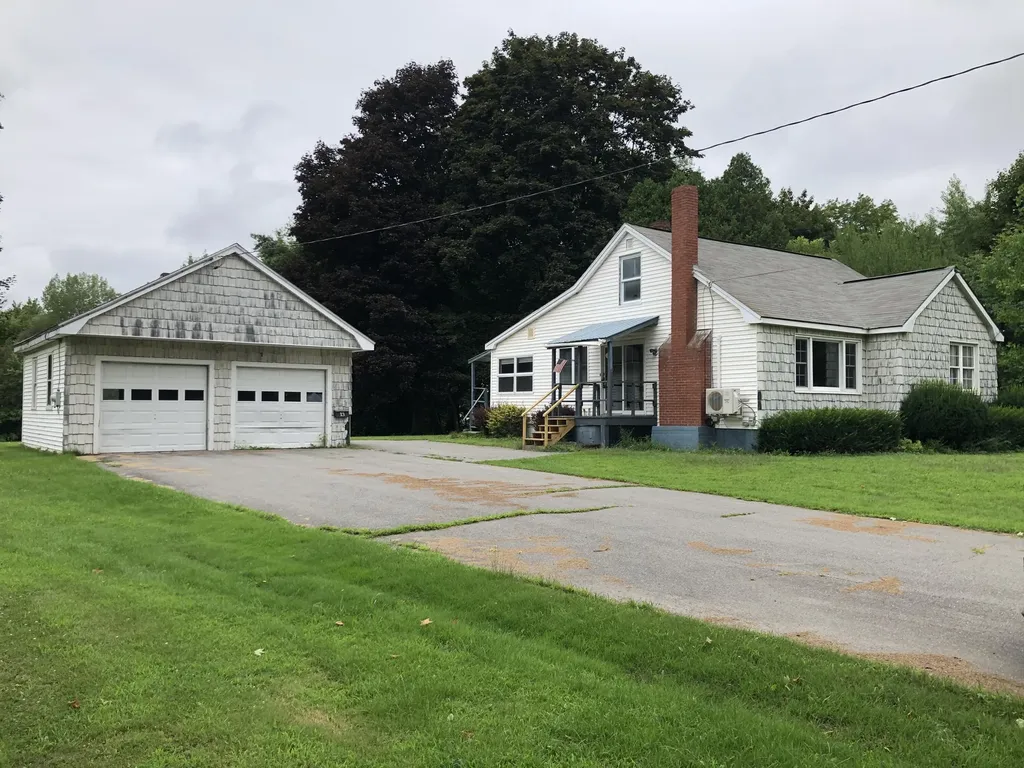 13 Elm Street Newport ME 04953