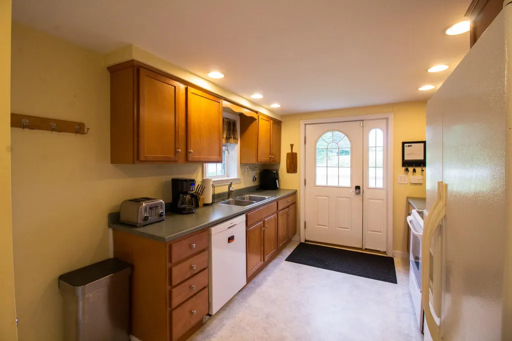 582 N Main Street Brewer ME 04412