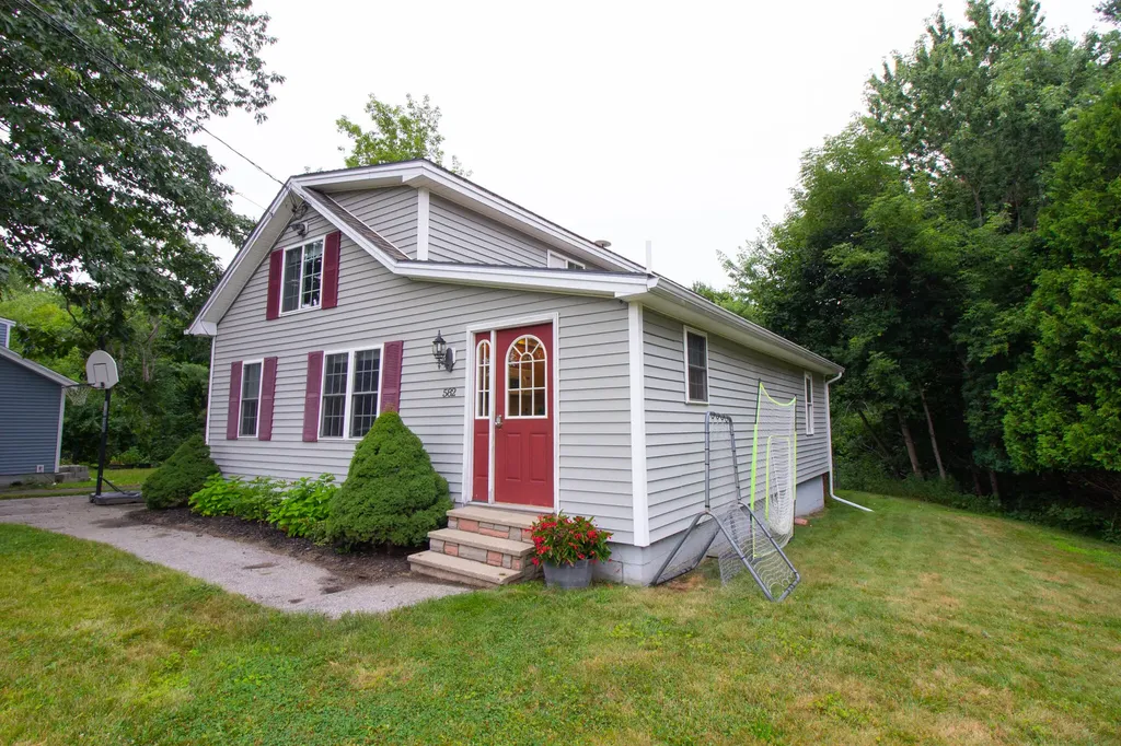 582 N Main Street Brewer ME 04412