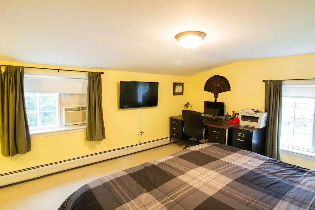 582 N Main Street Brewer ME 04412