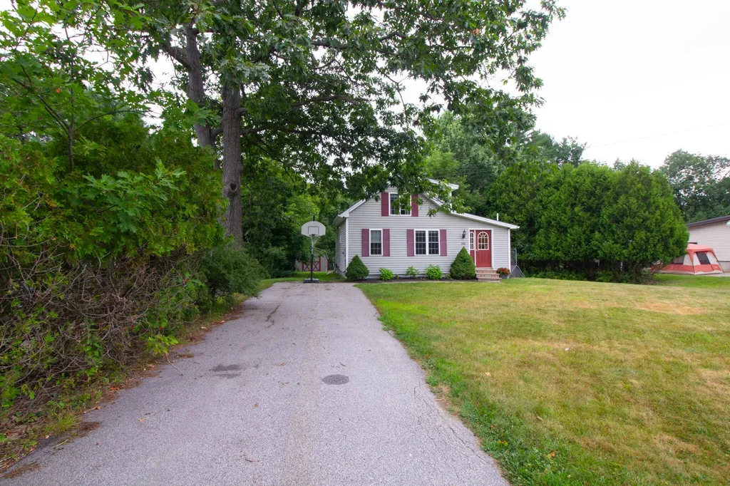 582 N Main Street Brewer ME 04412
