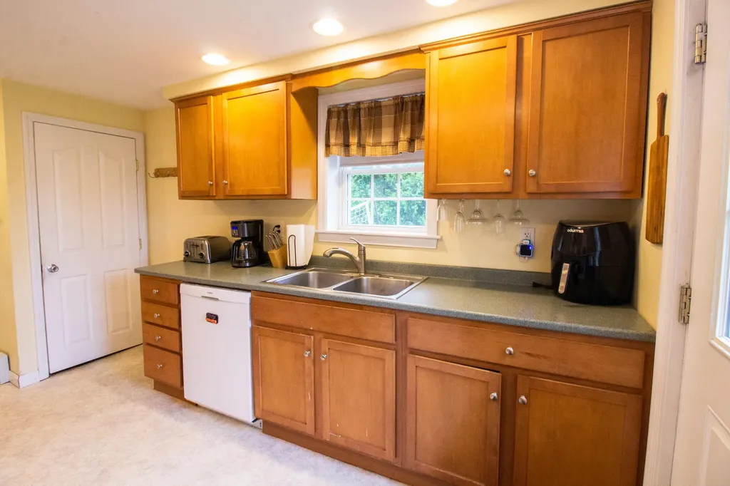 582 N Main Street Brewer ME 04412