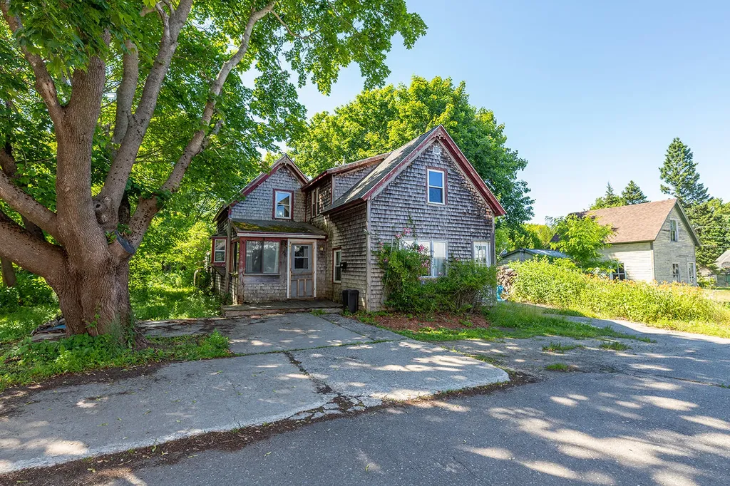 22 Rocky Hill Avenue Rockland ME 04841